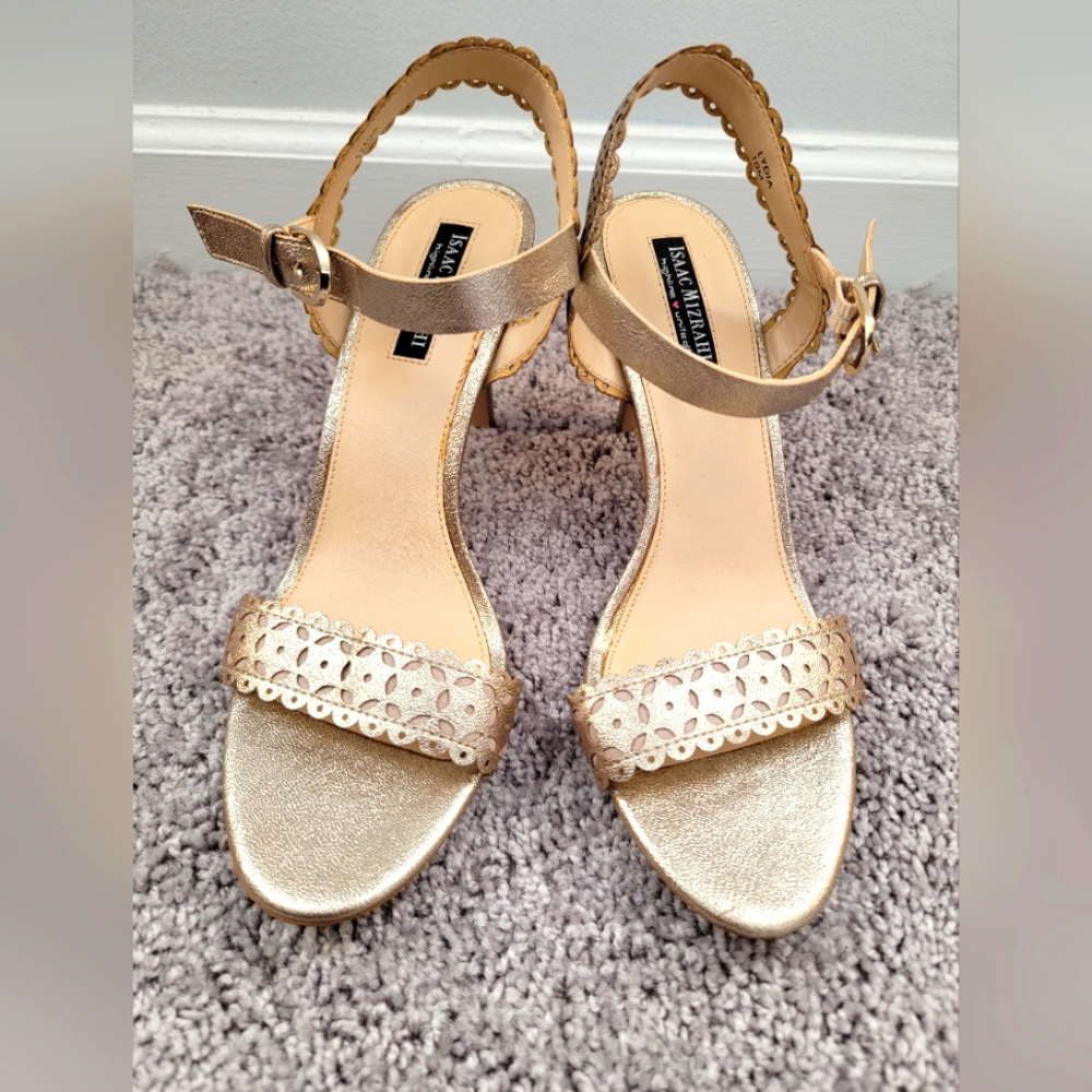 NWOT Isaac Mizrahi Lydia Leather Strappy Heel 10